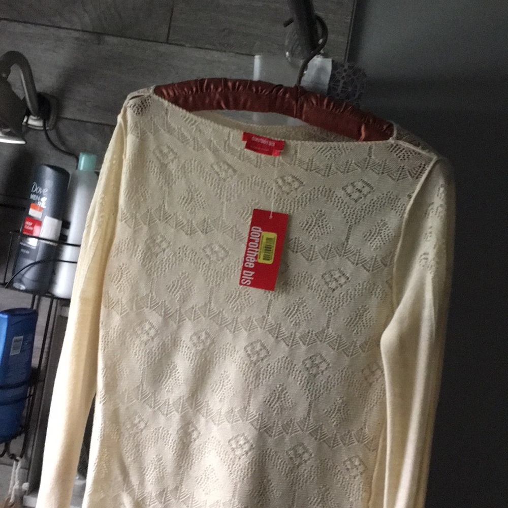 Beautiful new w tag, lace super soft light sweater
